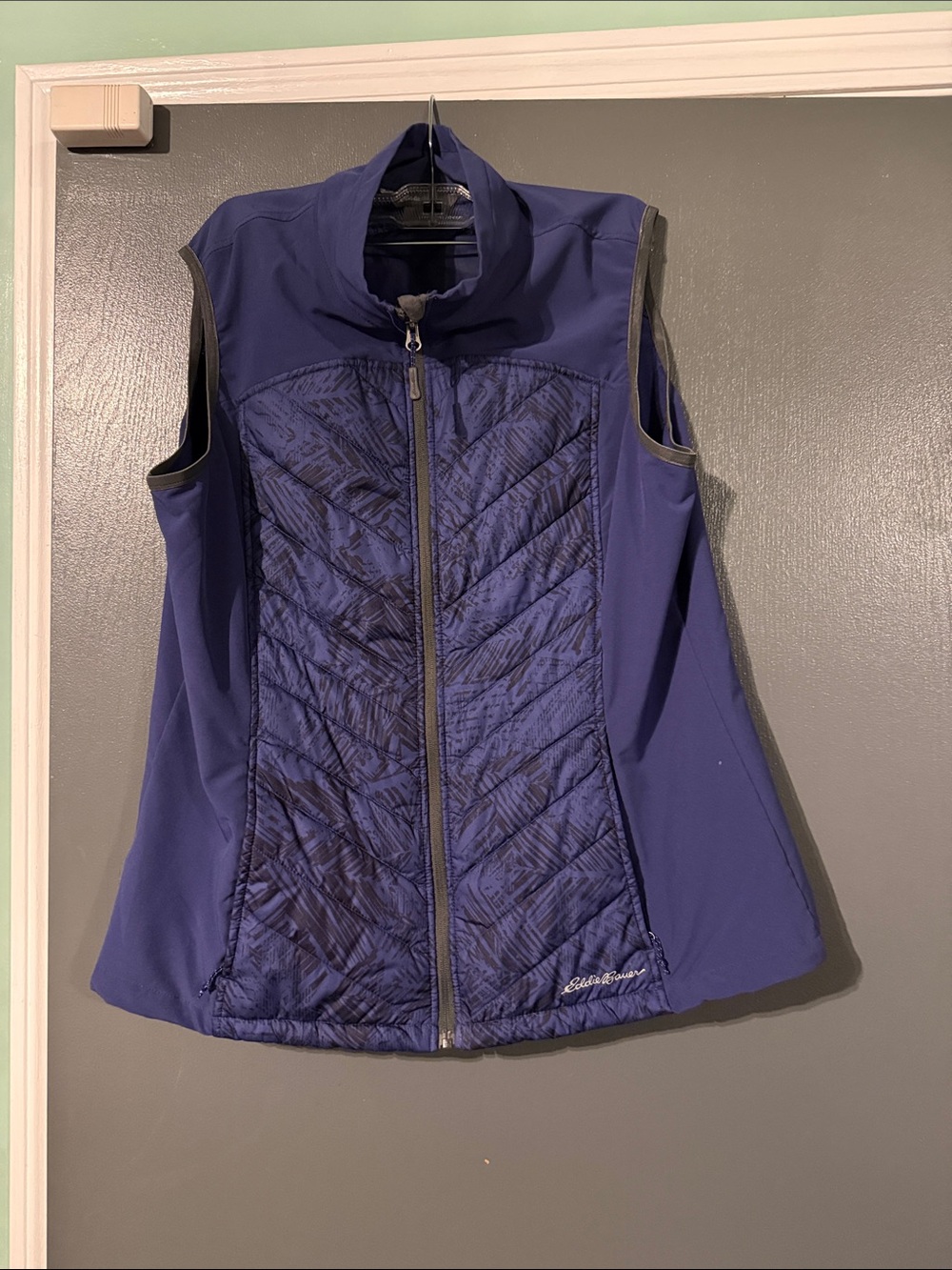 Eddie Bauer Women's Lightweight Deep Navy Quilted Hybrid Vest